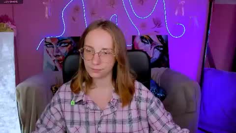 Snapshot of evalora_vei chatting on July 8, 2026, 5:45 am evalora online show from July 8, 2026, 5:45 am