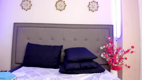 Snapshot of evaloviaa_ chatting on April 18, 2026, 7:58 pm Eva online show from April 18, 2026, 7:58 pm