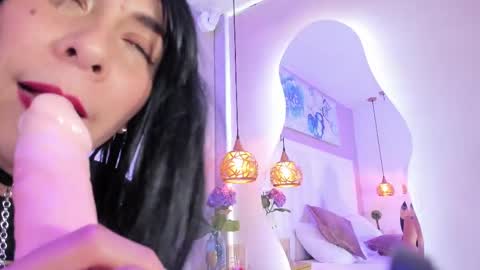 evamillins online show from February 25, 2025, 7:31 am