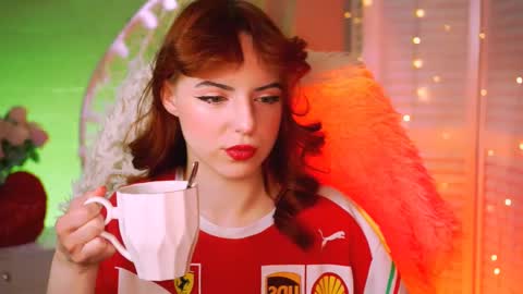 Eva  online show from February 16, 2025, 4:10 pm