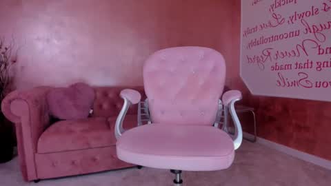 Snapshot of evanew_ chatting on February 14, 2025, 12:09 am Eva online show from February 14, 2025, 12:09 am