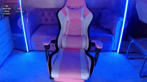 Snapshot of evanew_ chatting on October 24, 2025, 4:58 pm Eva online show from October 24, 2025, 4:58 pm