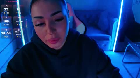 Snapshot of evanew_ chatting on November 9, 2025, 5:55 pm Eva online show from November 9, 2025, 5:55 pm