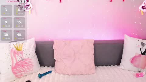 Snapshot of evarey_ chatting on May 26, 2026, 5:03 am Adelina online show from May 26, 2026, 5:03 am
