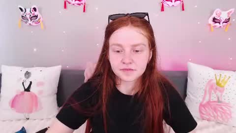 Snapshot of evarey_ chatting on July 30, 2026, 7:18 am Adelina online show from July 30, 2026, 7:18 am