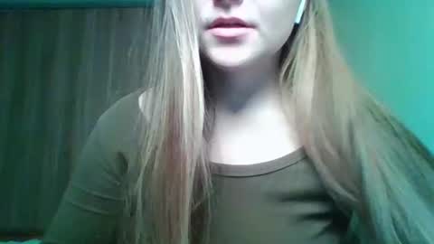 Snapshot of evasapples2026 chatting on January 18, 2026, 1:04 pm evasapples2026 online show from January 18, 2026, 1:04 pm