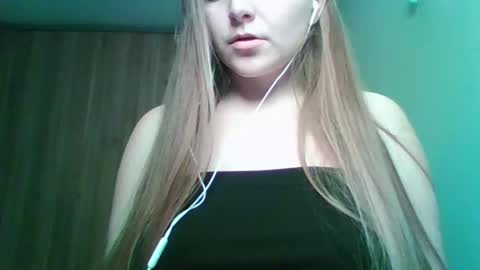 Snapshot of evasapples2026 chatting on February 28, 2026, 10:33 pm evasapples2026 online show from February 28, 2026, 10:33 pm
