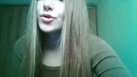 Snapshot of evasapples2026 chatting on March 2, 2026, 4:25 pm evasapples2026 online show from March 2, 2026, 4:25 pm