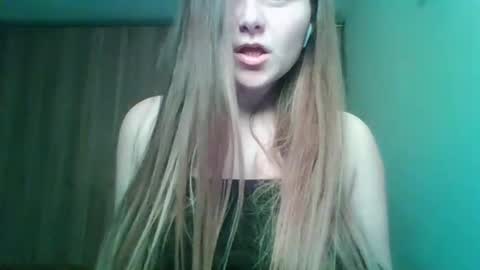 Snapshot of evasapples2026 chatting on March 17, 2026, 9:51 pm evasapples2026 online show from March 17, 2026, 9:51 pm