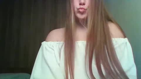 Snapshot of evasapples2026 chatting on March 20, 2026, 2:44 pm evasapples2026 online show from March 20, 2026, 2:44 pm