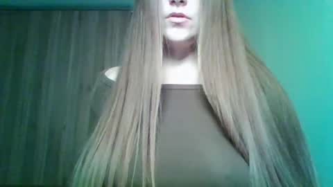 Snapshot of evasapples2026 chatting on March 25, 2026, 12:49 am evasapples2026 online show from March 25, 2026, 12:49 am