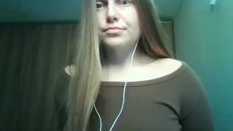 Snapshot of evasapples2026 chatting on March 27, 2026, 3:23 pm evasapples2026 online show from March 27, 2026, 3:23 pm