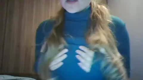 Snapshot of evasapples2026 chatting on April 3, 2026, 10:08 pm evasapples2026 online show from April 3, 2026, 10:08 pm