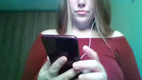 Snapshot of evasapples2026 chatting on April 6, 2026, 7:48 pm evasapples2026 online show from April 6, 2026, 7:48 pm