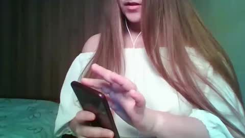 Snapshot of evasapples2026 chatting on April 7, 2026, 7:47 pm evasapples2026 online show from April 7, 2026, 7:47 pm