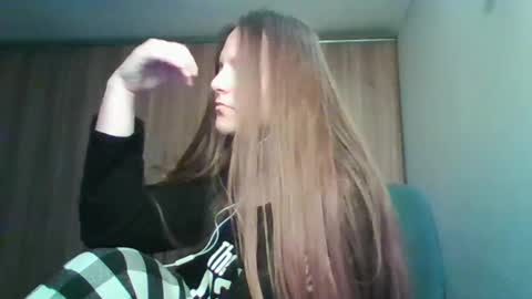 Snapshot of evasapples2026 chatting on April 14, 2026, 3:18 pm evasapples2026 online show from April 14, 2026, 3:18 pm