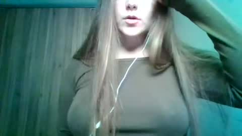 Snapshot of evasapples2026 chatting on June 19, 2026, 8:45 pm evasapples2026 online show from June 19, 2026, 8:45 pm