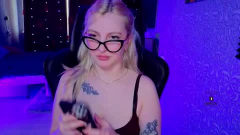 evavibe online show from March 25, 2026, 6:52 am