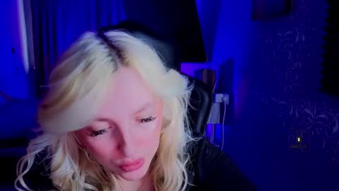 Snapshot of evavibe chatting on June 5, 2026, 6:52 am evavibe online show from June 5, 2026, 6:52 am