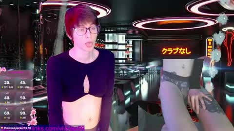 Vivi online show from December 16, 2025, 9:42 pm