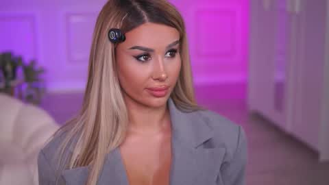 Eva online show from October 30, 2025, 8:31 pm