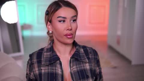 Eva online show from November 26, 2025, 8:43 pm