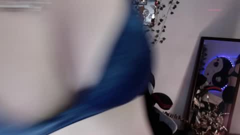 Eve Blue  friends. IG eve blue77 TW EveBlue 1 OF eveblue7 online show from May 24, 2026, 2:27 am