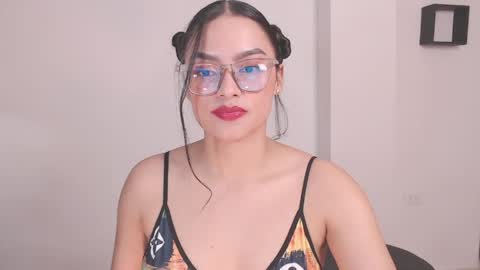 Snapshot of eve_rox18 chatting on April 5, 2026, 11:35 pm Eve Rox18 online show from April 5, 2026, 11:35 pm