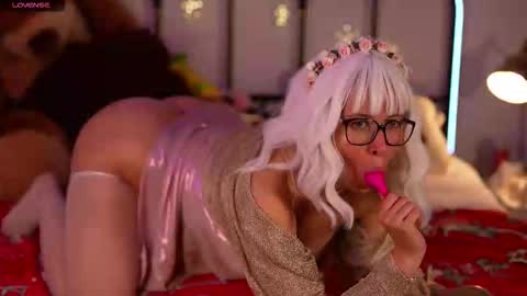 Evechuuu online show from September 19, 2025, 6:41 pm