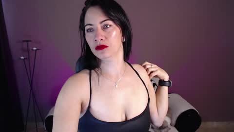 Snapshot of evee_e chatting on May 22, 2026, 3:39 pm Evee online show from May 22, 2026, 3:39 pm