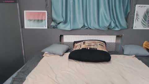 EveLibston online show from February 24, 2025, 8:06 am