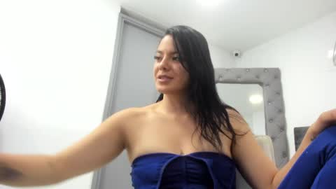evelin__thompsson online show from May 13, 2026, 3:48 am