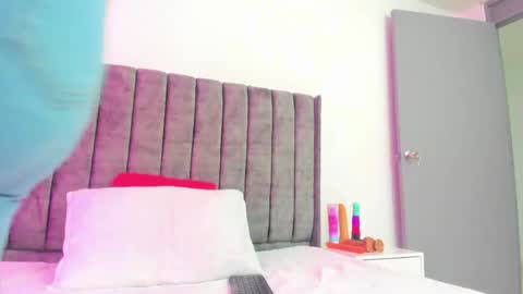 evelin__thompsson online show from May 21, 2026, 3:02 am