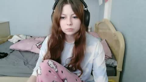 Snapshot of evelinamercer chatting on July 10, 2026, 9:01 am Alice 3 online show from July 10, 2026, 9:01 am