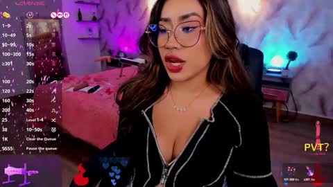 Eveline  online show from September 24, 2025, 8:01 pm