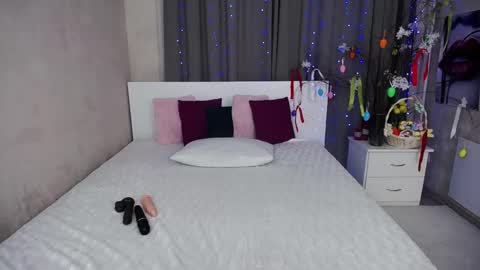 Evelin online show from April 16, 2026, 5:30 am