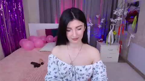 Snapshot of evelingills chatting on June 28, 2026, 5:24 am Evelin online show from June 28, 2026, 5:24 am