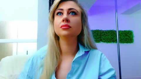 EvelinHill online show from March 15, 2026, 5:02 am