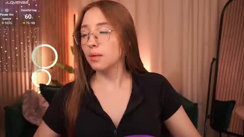 Snapshot of evelinroyce chatting on August 5, 2026, 4:10 pm Evelin online show from August 5, 2026, 4:10 pm