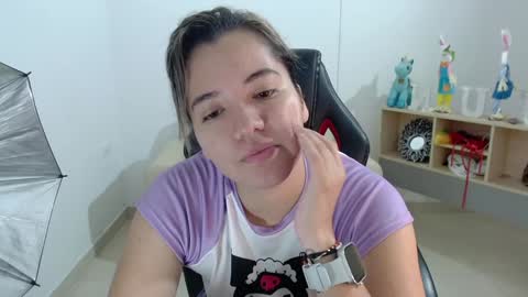 Evelyn online show from December 14, 2024, 1:05 pm