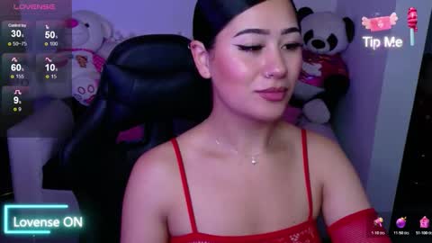 Snapshot of evelyn_ch_ chatting on November 8, 2025, 10:48 am Evelyn online show from November 8, 2025, 10:48 am