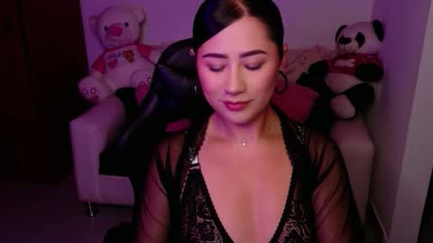 Snapshot of evelyn_ch_ chatting on November 11, 2025, 11:10 am Evelyn online show from November 11, 2025, 11:10 am