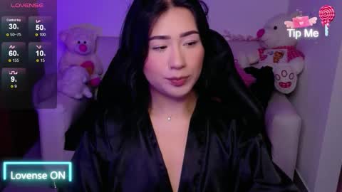 Snapshot of evelyn_ch_ chatting on November 17, 2025, 2:34 pm Evelyn online show from November 17, 2025, 2:34 pm