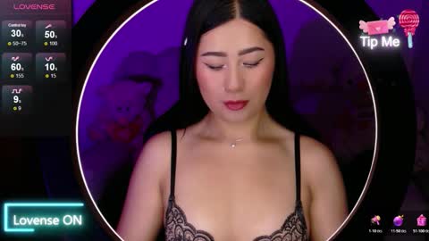 Snapshot of evelyn_ch_ chatting on November 26, 2025, 10:49 am Evelyn online show from November 26, 2025, 10:49 am