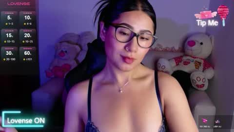 Snapshot of evelyn_ch_ chatting on November 28, 2025, 11:24 am Evelyn online show from November 28, 2025, 11:24 am