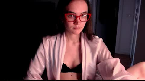 Snapshot of evelyn_gg chatting on March 10, 2026, 10:20 am Evelyn online show from March 10, 2026, 10:20 am