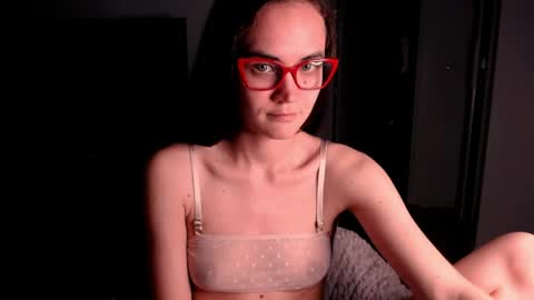 Snapshot of evelyn_gg chatting on April 12, 2026, 6:57 pm Evelyn online show from April 12, 2026, 6:57 pm