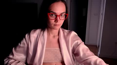 Snapshot of evelyn_gg chatting on April 23, 2026, 12:40 pm Evelyn online show from April 23, 2026, 12:40 pm