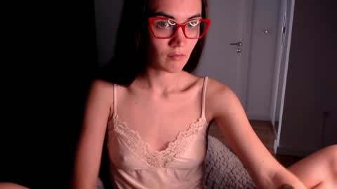 Snapshot of evelyn_gg chatting on May 11, 2026, 9:59 am Evelyn online show from May 11, 2026, 9:59 am