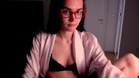 Snapshot of evelyn_gg chatting on May 19, 2026, 11:27 am Evelyn online show from May 19, 2026, 11:27 am